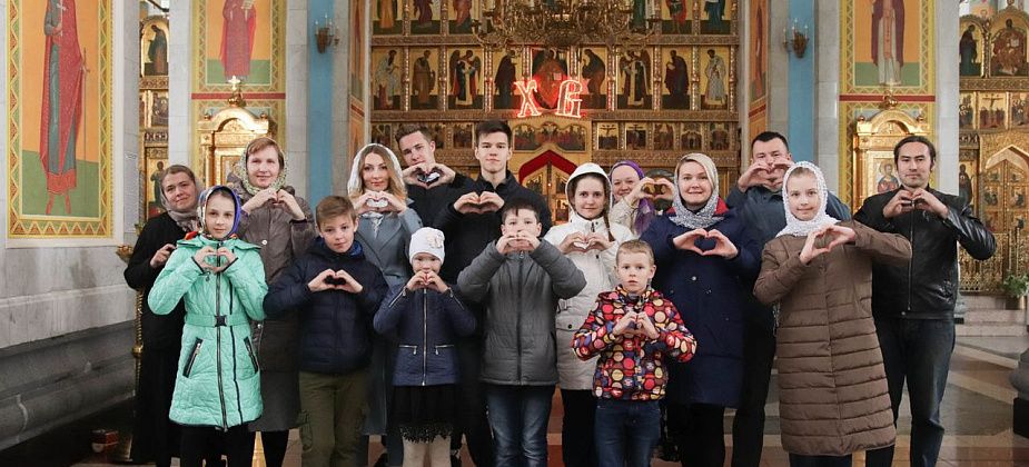 #ЯзаХРАМ. В Краснотурьинске православные участвовали во флешмобе, посвященном строительству храма в Екатеринбурге