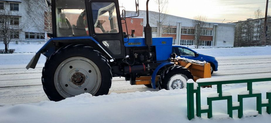 Водителей просят убрать транспорт с дорог. Снег будут чистить 18 единиц техники