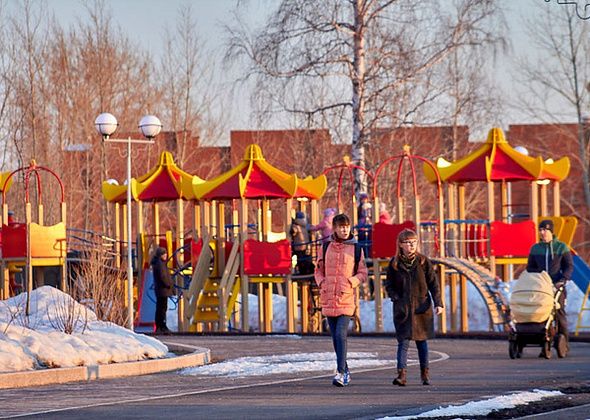 После зимы: сотрудники администрации города осматривают состояние объектов