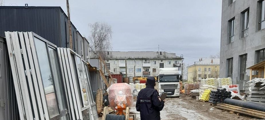 Полицейские при поддержке ФСБ продолжают рейды по выявлению миграционных нарушений