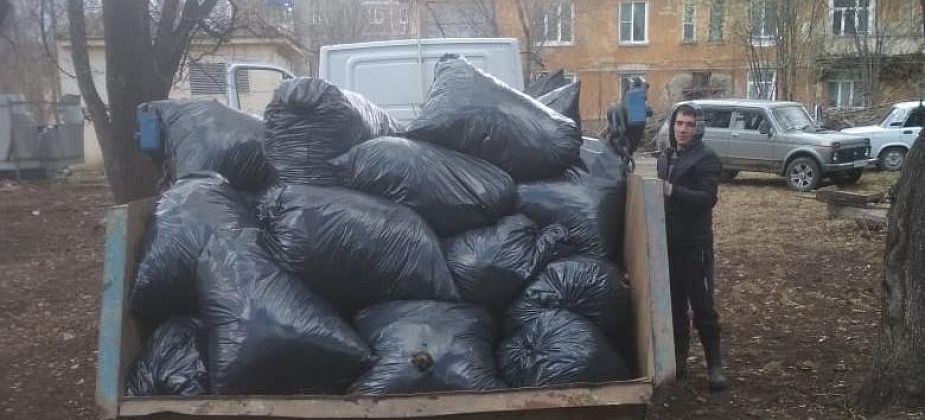Во время субботников собрали пять вагонов мусора