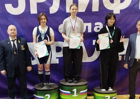 Краснотурьинские тяжелоатлеты отличились на первенстве региона