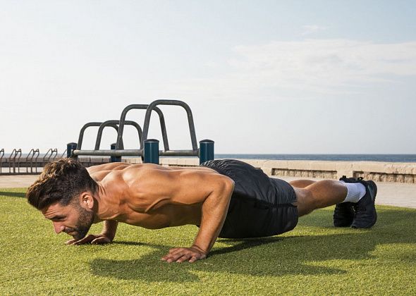 Как накачать руки, пресс и грудь