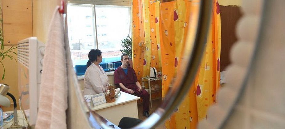 «Без стимулирующих». Медикам поликлиники урезали зарплату