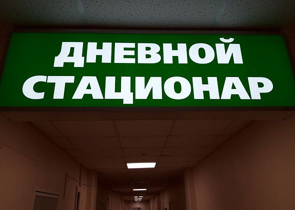 Православные поздравили пациентов с Пасхой и подарили подарки 