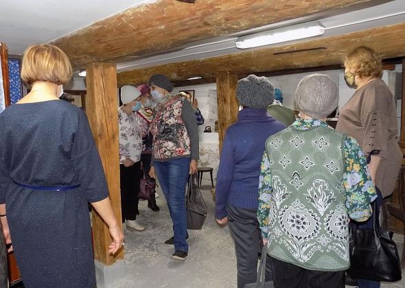 Библиотекари свозили пенсионеров Рудничного на экскурсию в Федоровский музей