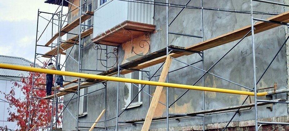 За смерть работника из Таджикистана, сорвавшегося со строительных лесов, судят его работодателя