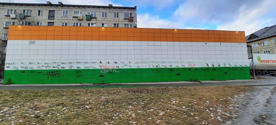 Бум вандалов: в массовом порядке «граффити» появляются на фасадах домов, магазинов и учреждений