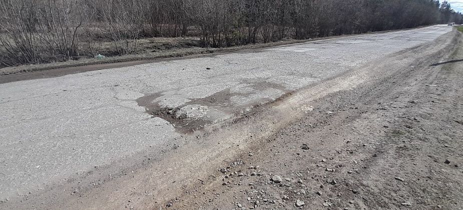 Ремонтируют дорогу до Загородного. Водитель недоволен качеством работ