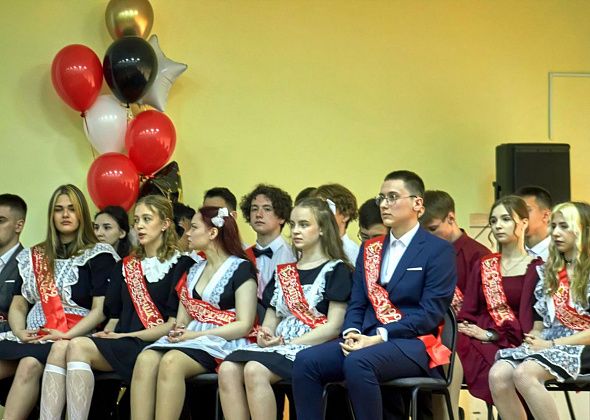 Одиннадцатиклассники получали допуск к ЕГЭ по русскому языку