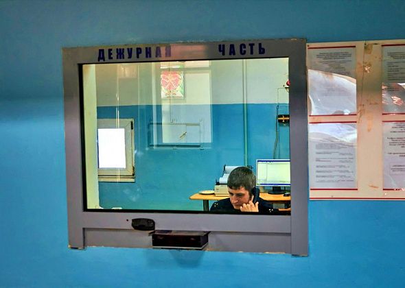 Горожанин, у которого умерла мать, устроил скандал полицейским