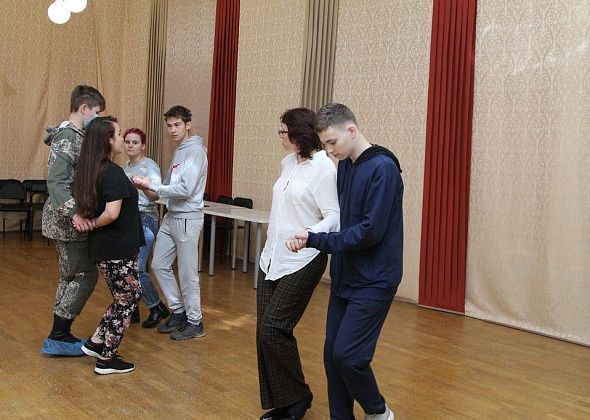 Горожан учат старинным русским танцам. Бесплатно!