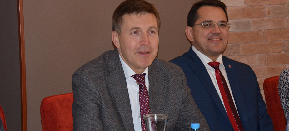 Мэр Устинов, депутаты и коммерсанты сыграют в “Предпринимательскую мозгобойню”