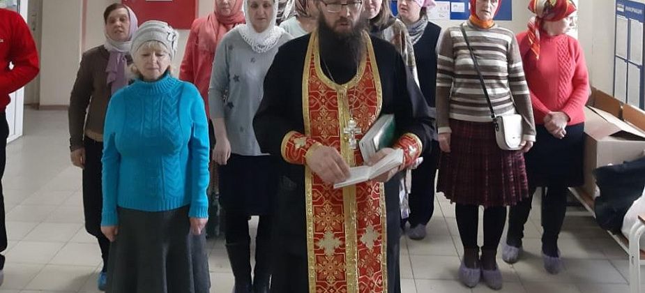 Православные горожане подарили пасхальные подарки больным 