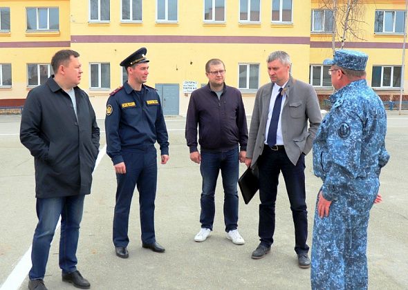 Женщин, эвакуированных в Краснотурьинск из сгоревшей сосьвинской колонии, посетили общественники и прокурор