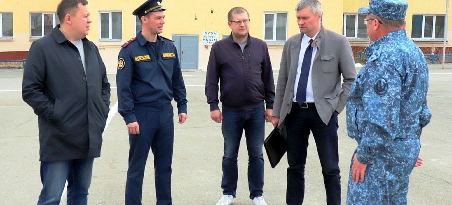 Женщин, эвакуированных в Краснотурьинск из сгоревшей сосьвинской колонии, посетили общественники и прокурор