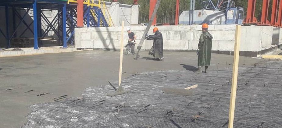 Дороги к мусоросортировочному заводу заливают бетоном, над возведением комплекса работают десятки горожан