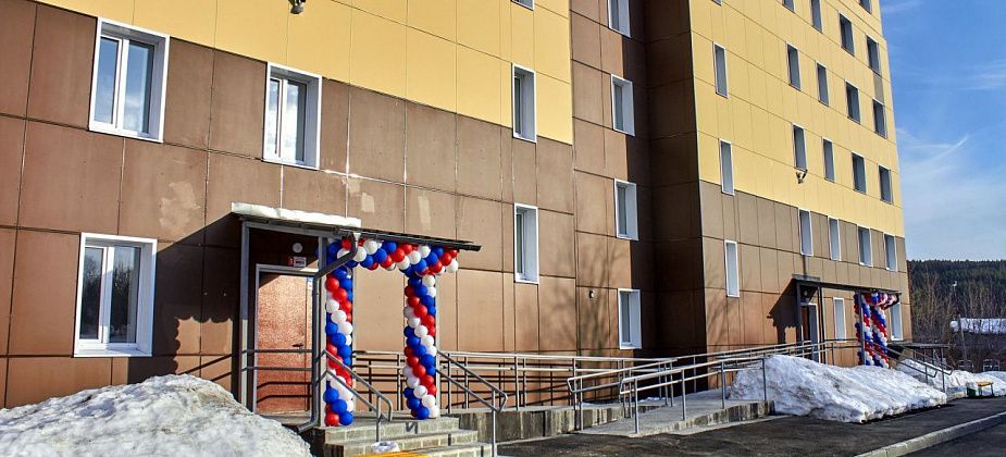 В Краснотурьинске детям-сиротам вручили ключи от новых квартир