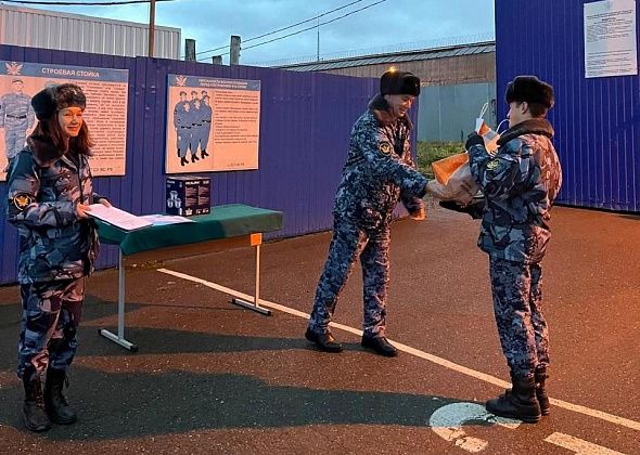 Молодые сотрудники краснотурьинской колонии приняли присягу