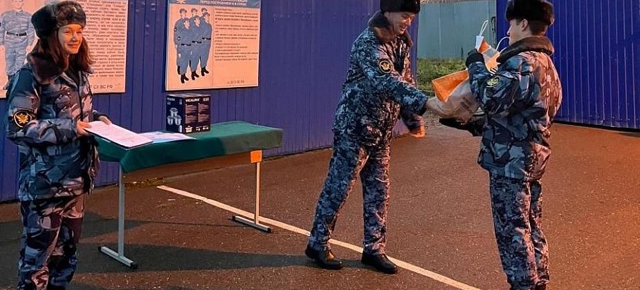 Молодые сотрудники краснотурьинской колонии приняли присягу