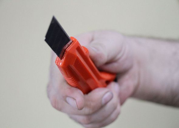 Краснотурьинца обвиняют в нанесении 13 ударов канцелярским ножом