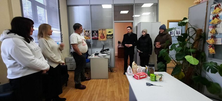 Представители школы №17 поздравили "Вечерку" с Днем печати