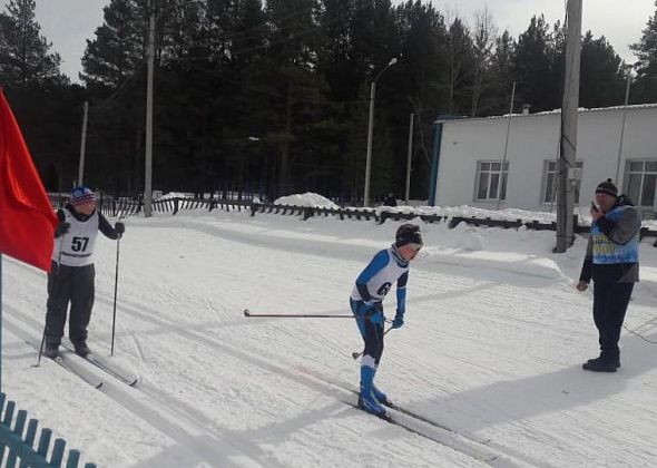 Более ста школьников сразились в лыжном спорте