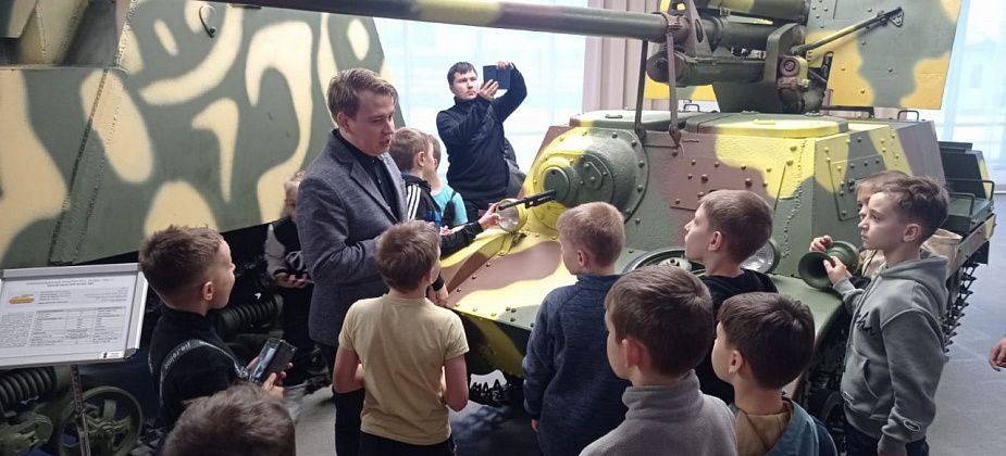 Воронцовские хоккеисты посетили музей в Пышме и хоккей в Первоуральске