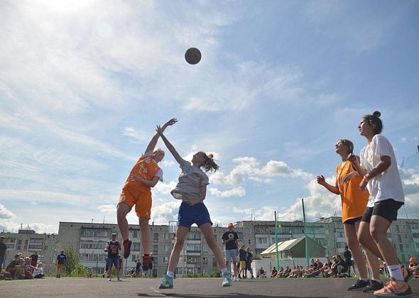 24 стритбольных команды сразились в борьбе за «Оранжевый мяч»