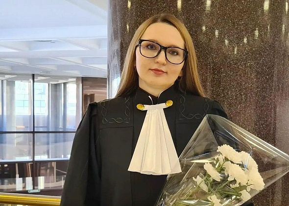 В Свердловском областном суде присягу принесла новый судья из Краснотурьинска