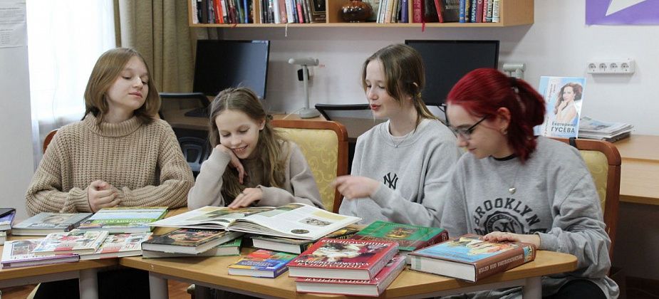 Практическое занятие для юных художников состоялось в библиотеке