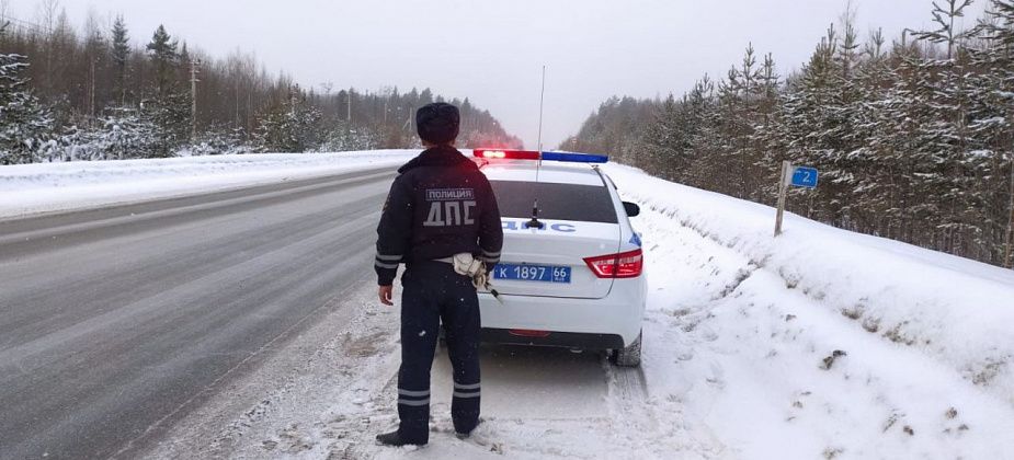 Наряды ДПС круглосуточно дежурят на трассе из-за холодов