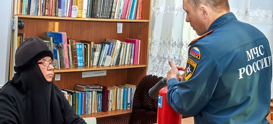 В преддверии Пасхи сотрудники МЧС наведались в храмы
