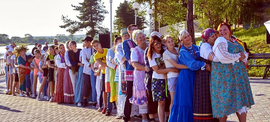 На набережной отметили праздник Ивана Купалы