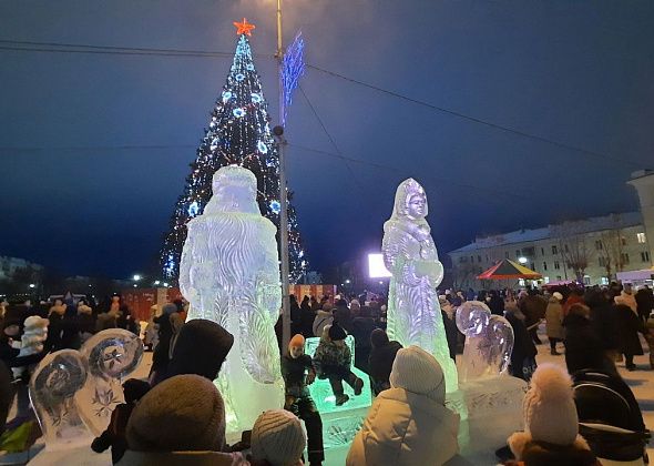 "Народу много, горок мало": в Краснотурьинске зажгли новогоднюю ель