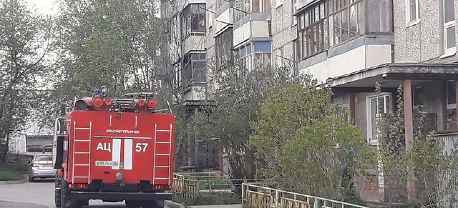 Краснотурьинские пожарные выезжали к бабушке. У нее горела пища
