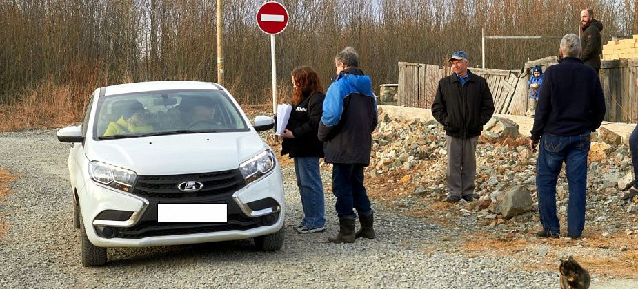 Садоводы и жители Металлурга конфликтуют из-за "Кирпичей": "Посыл, что мы самовольно поставили знаки"