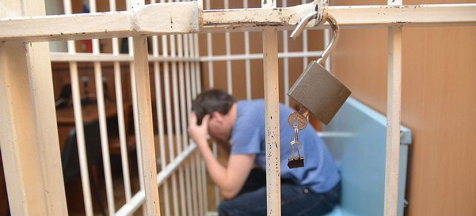 Официанта за продажу наркотиков приговорили к 9 годам за решеткой