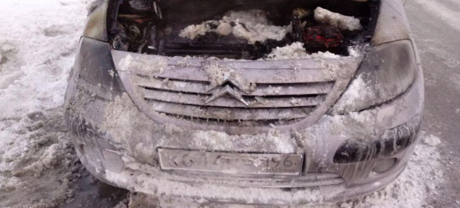 Водители молодцы! Загоревшуюся иномарку потушили общими усилиями