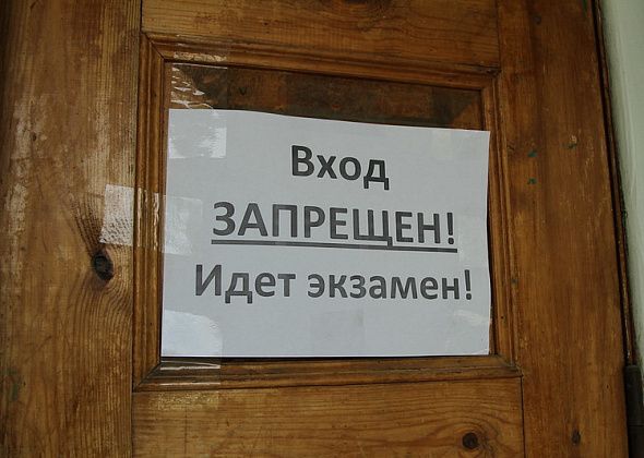 Выпускники закончили двухдневную сдачу ЕГЭ по русскому языку