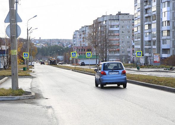 В районе театра кукол снова перекрыли одну полосу движения