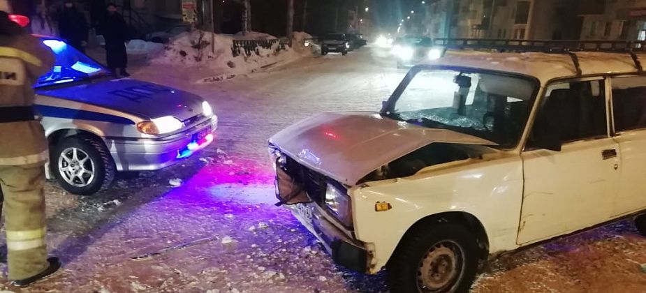 В Краснотурьинске произошла крупная авария. Двое пострадавших, включая семилетнего мальчика