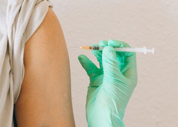 В Краснотурьинске девочкам 9-13 лет начали ставить прививки против рака шейки матки