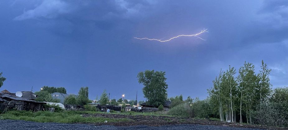 МЧС и синоптики предупреждают о сильных ливнях и грозах 