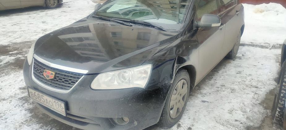 В иномарку врезались и скрылись. ГИБДД ищет свидетелей