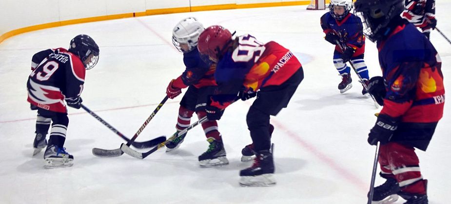 «Факел 17» из Краснотурьинска вышел в 1/4 финала Кубка Федерации хоккея