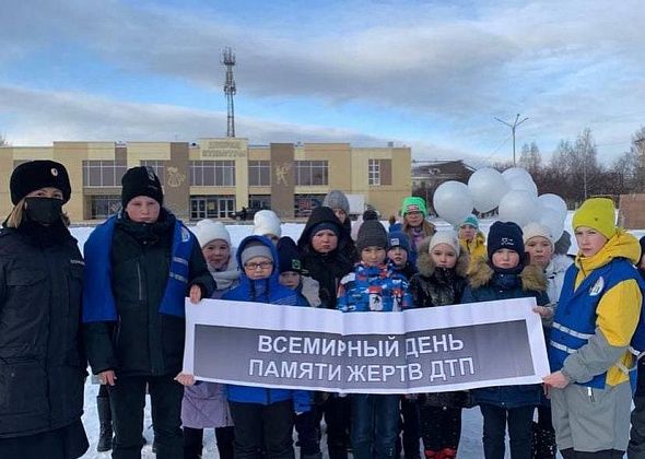ГИБДД и юные инспекторы Краснотурьинска посвятили день памяти ДТП
