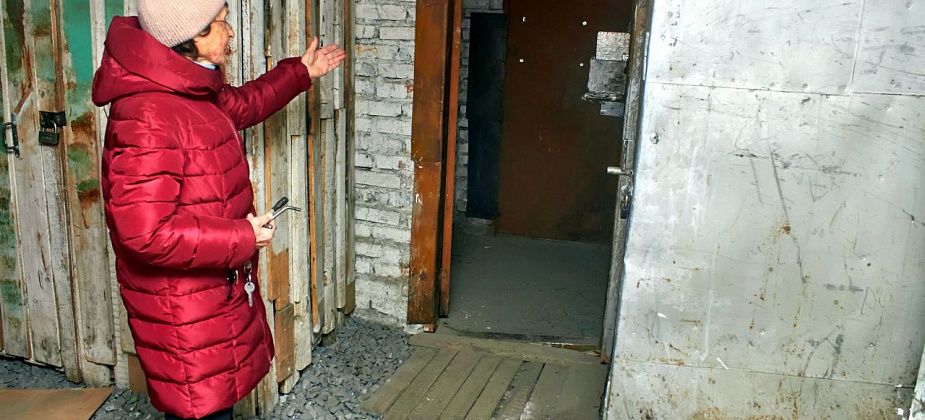 Жильцы, пытающиеся отстоять право на кладовые в подвале, получили ответы из мэрии и прокуратуры