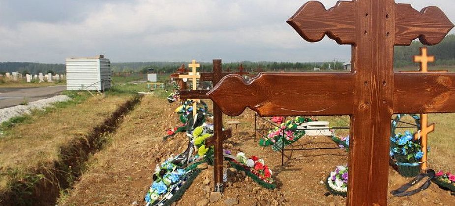 На всех городских кладбищах планируют прибрать весь скопившийся мусор до конца июля