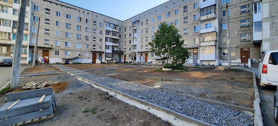 Приступили к благоустройству двора «затопленного» дома 